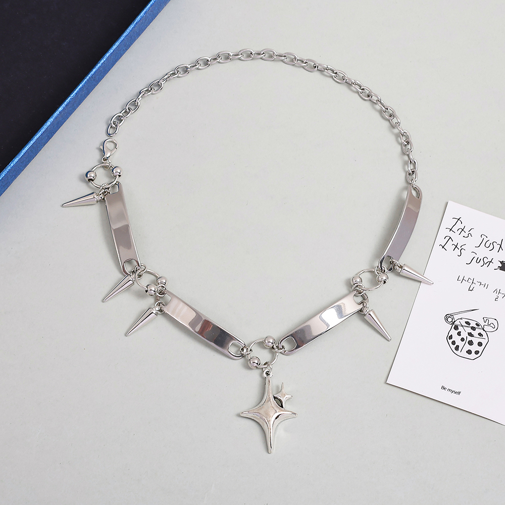 Collana Choker con Ciondolo a  - Men Accessories In Silver recensione e prezzo