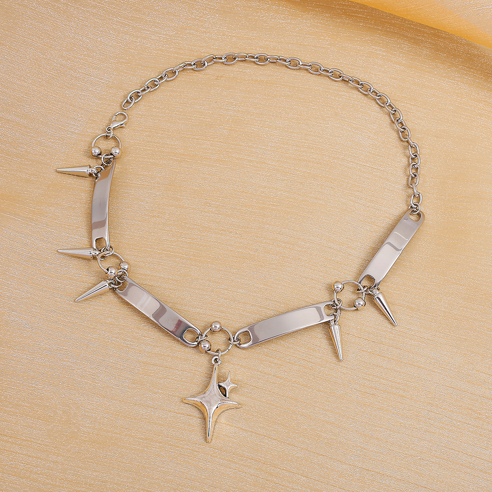 Collana Choker con Ciondolo a  - Men Accessories In Silver recensione e prezzo