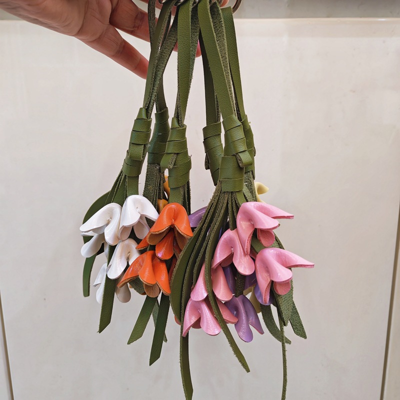 Ciondolo in Pelle a Forma di B - Men Accessories Bouquet recensione e prezzo