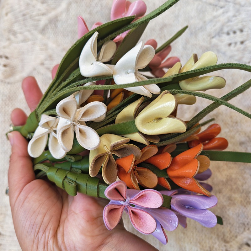 Ciondolo in Pelle a Forma di B - Men Accessories Bouquet recensione e prezzo